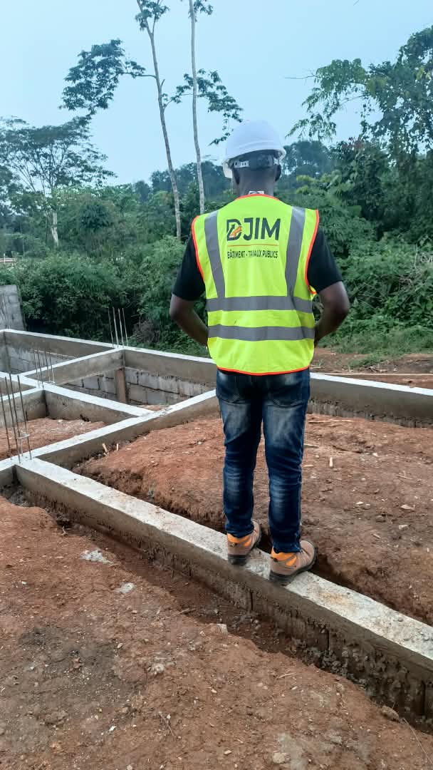 Suivi de chantier DJIM BTP — implantation et fondations en cours